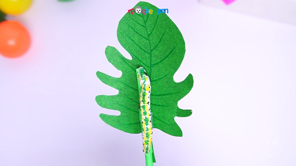 Caterpiller on a leaf Craft Step 34